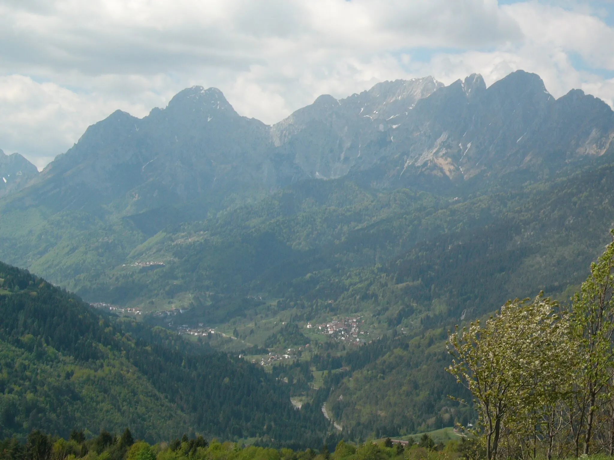 Photo showing: La Val Pesarina vista da Clavais
Foto scattata da Utente:Alpino friulano