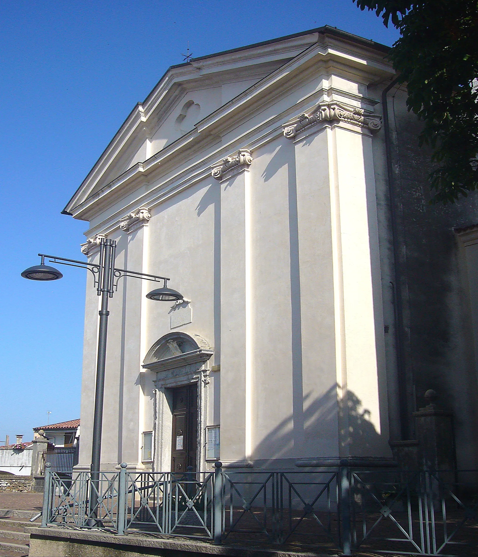 Photo showing: La chiesa parrocchiale di Pocenia, dedicata a San Nicolò Vescovo