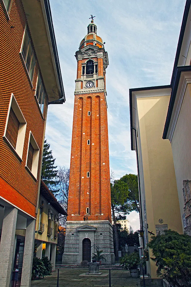 Photo showing: The bell tower of Latisana Duomo.