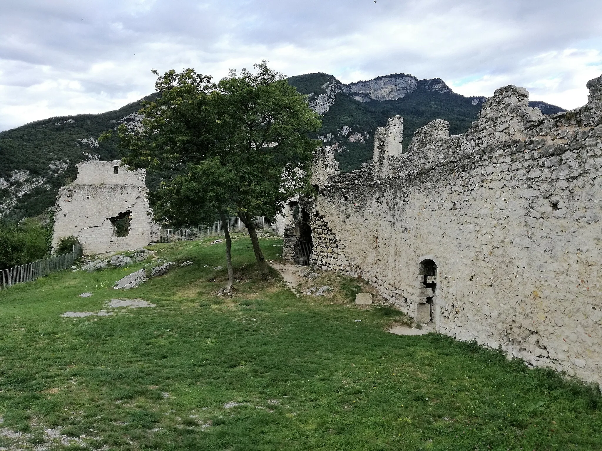 Photo showing: Innenhof von Castel Penede - Nago Trentino