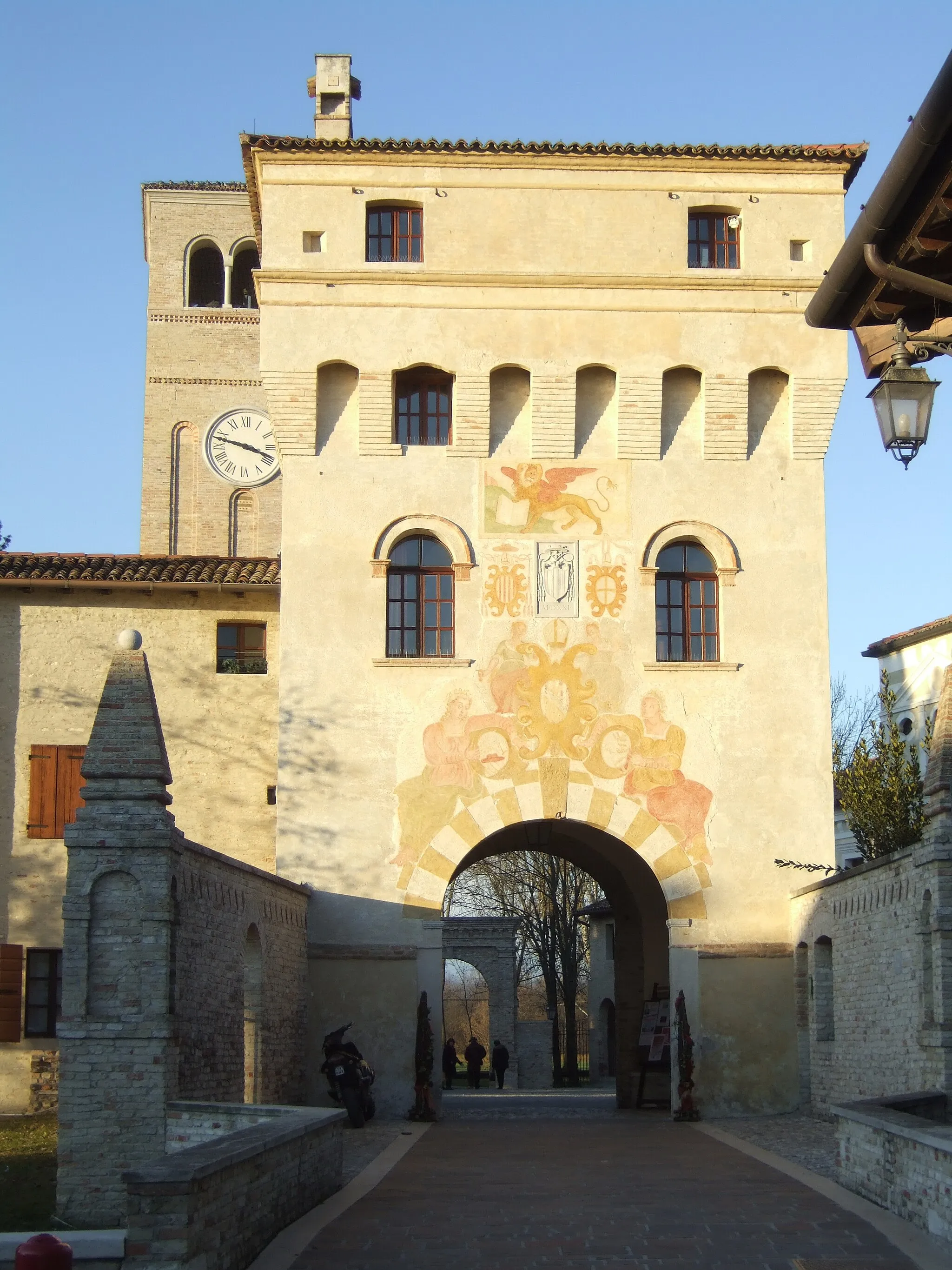 Photo showing: Abbazia di Sesto al Reghena - Torrione d'ingresso