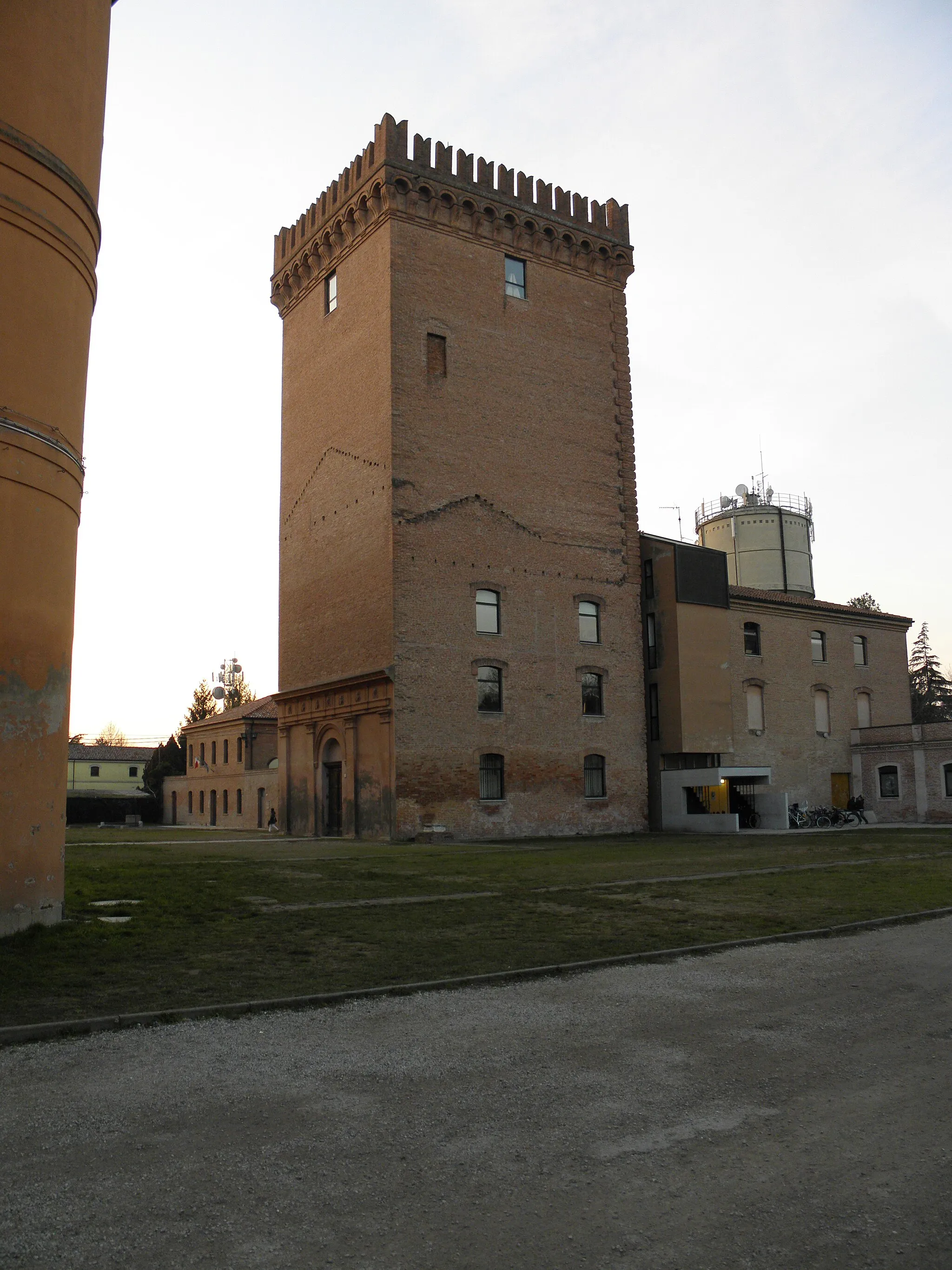 Photo showing: Copparo, la Torre della Delizia Estense, ora sede della Biblioteca Comunale