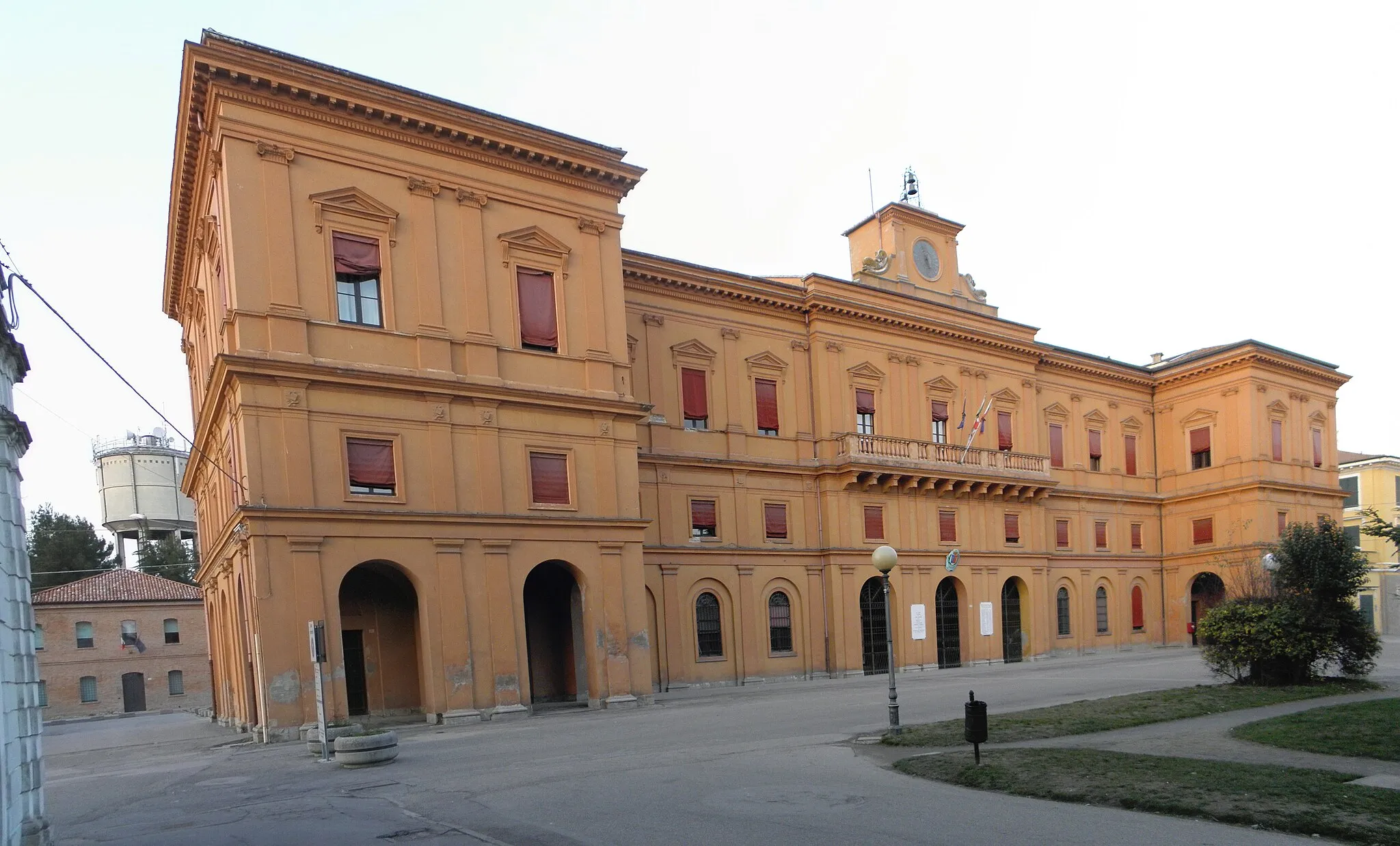 Photo showing: Copparo: il palazzo municipale che ingloba le strutture della precedente Delizia estense.