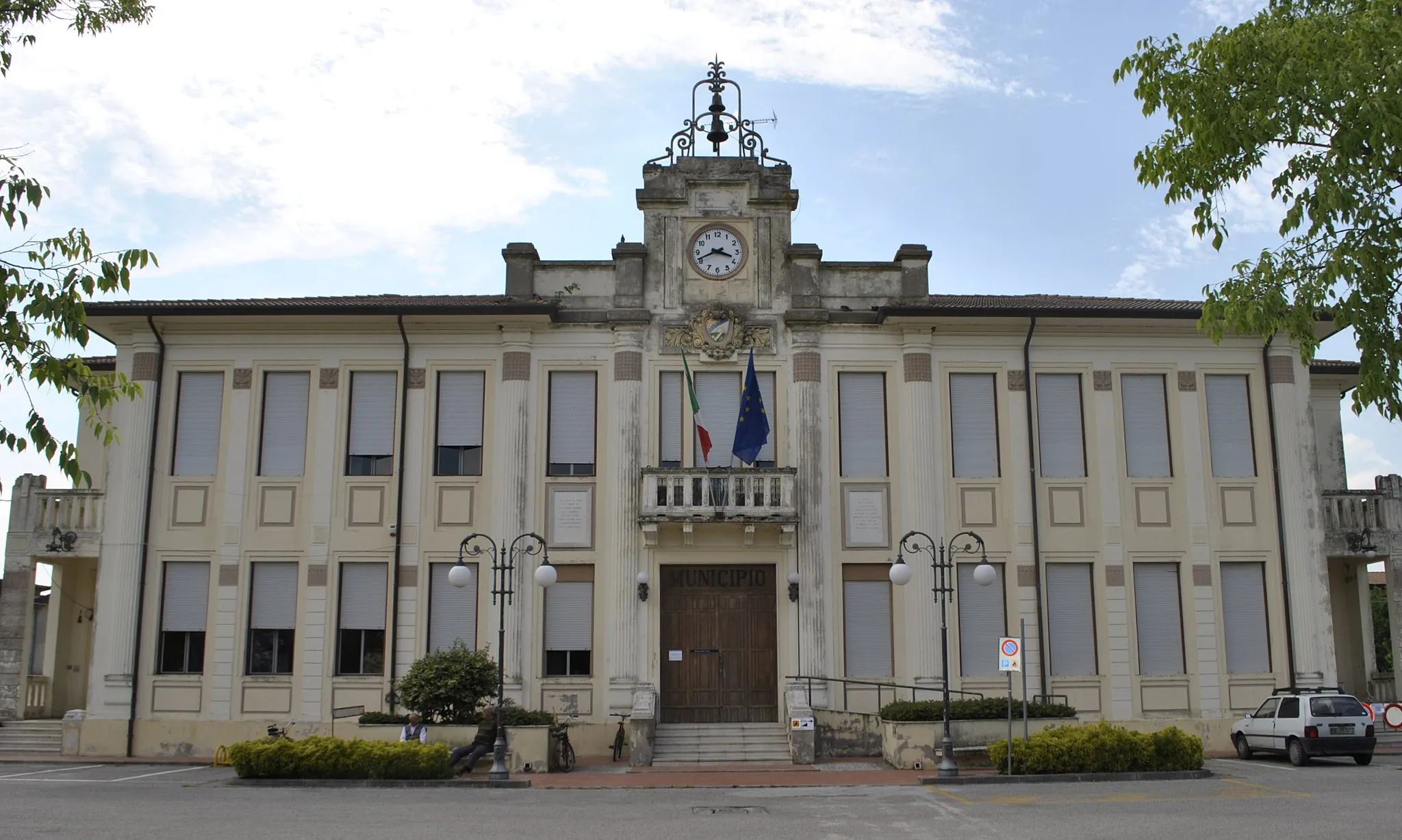 Photo showing: Facciata palazzo municipale Jolanda di Savoia (Fe)