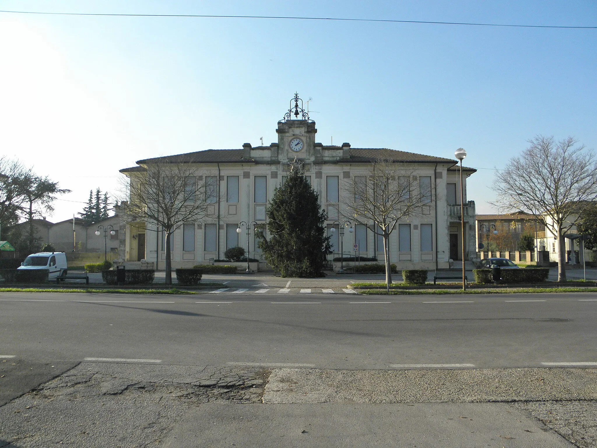 Photo showing: Jolanda di Savoia, il Palazzo municipale.