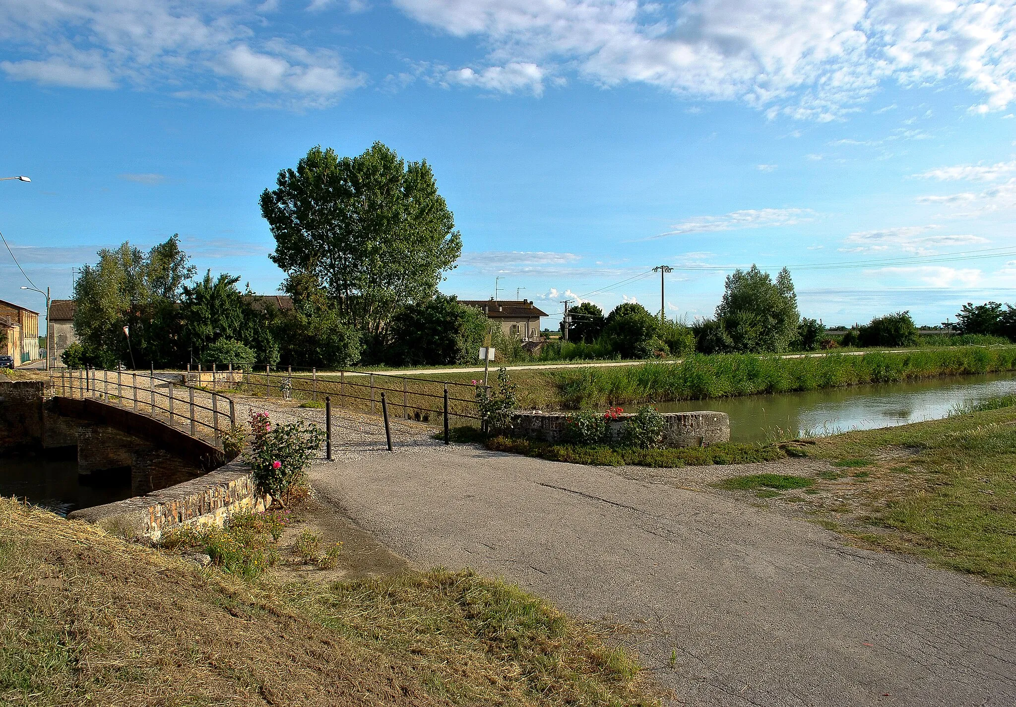 Photo showing: Ponte Albersano nel comune di  Berra dove il 27 giugno 1901 si verifico l'eccidio di braccianti in sciopero.