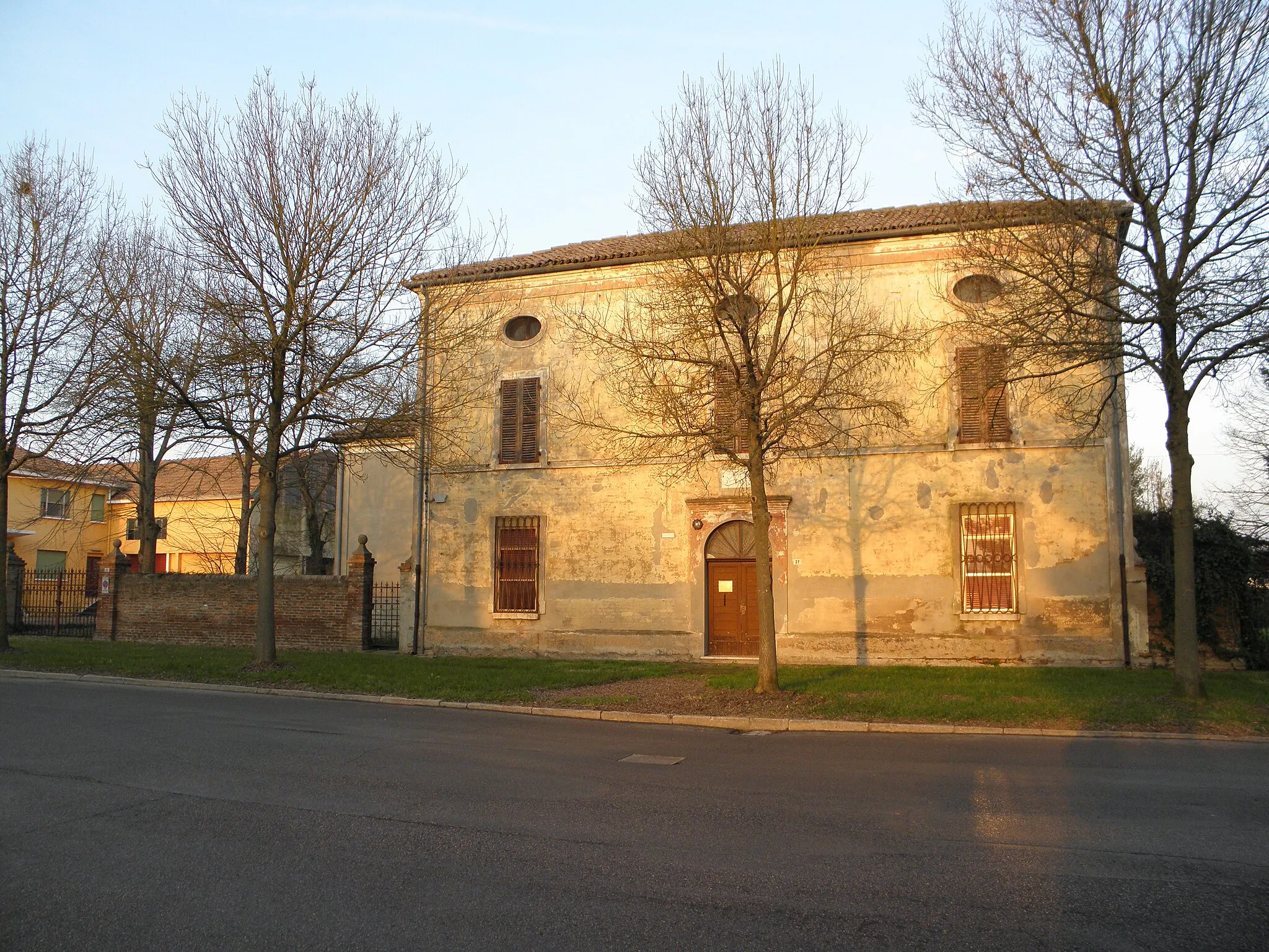 Photo showing: Migliaro, già comune autonomo, frazione del comune di Fiscaglia: palazzina storica in via Vittorio Emanuele III.