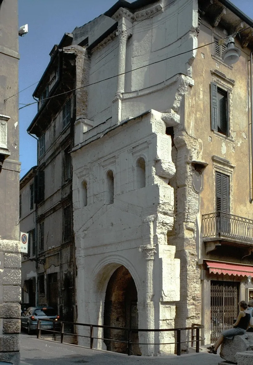 Photo showing: Verona, Porta dei Leoni