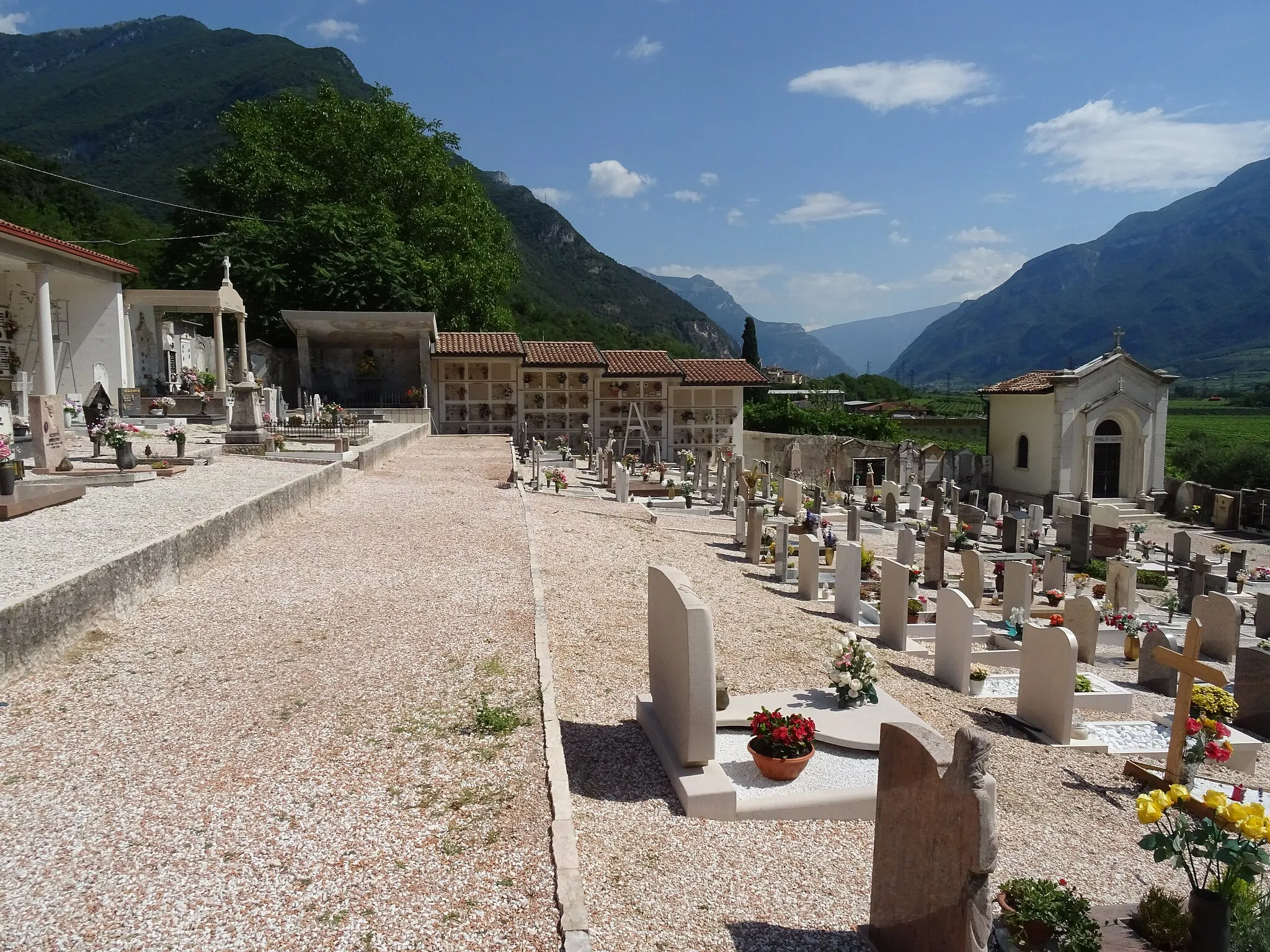 Photo showing: Cemetery of Belluno Veronese (Brentino Belluno, Veneto, Italy)