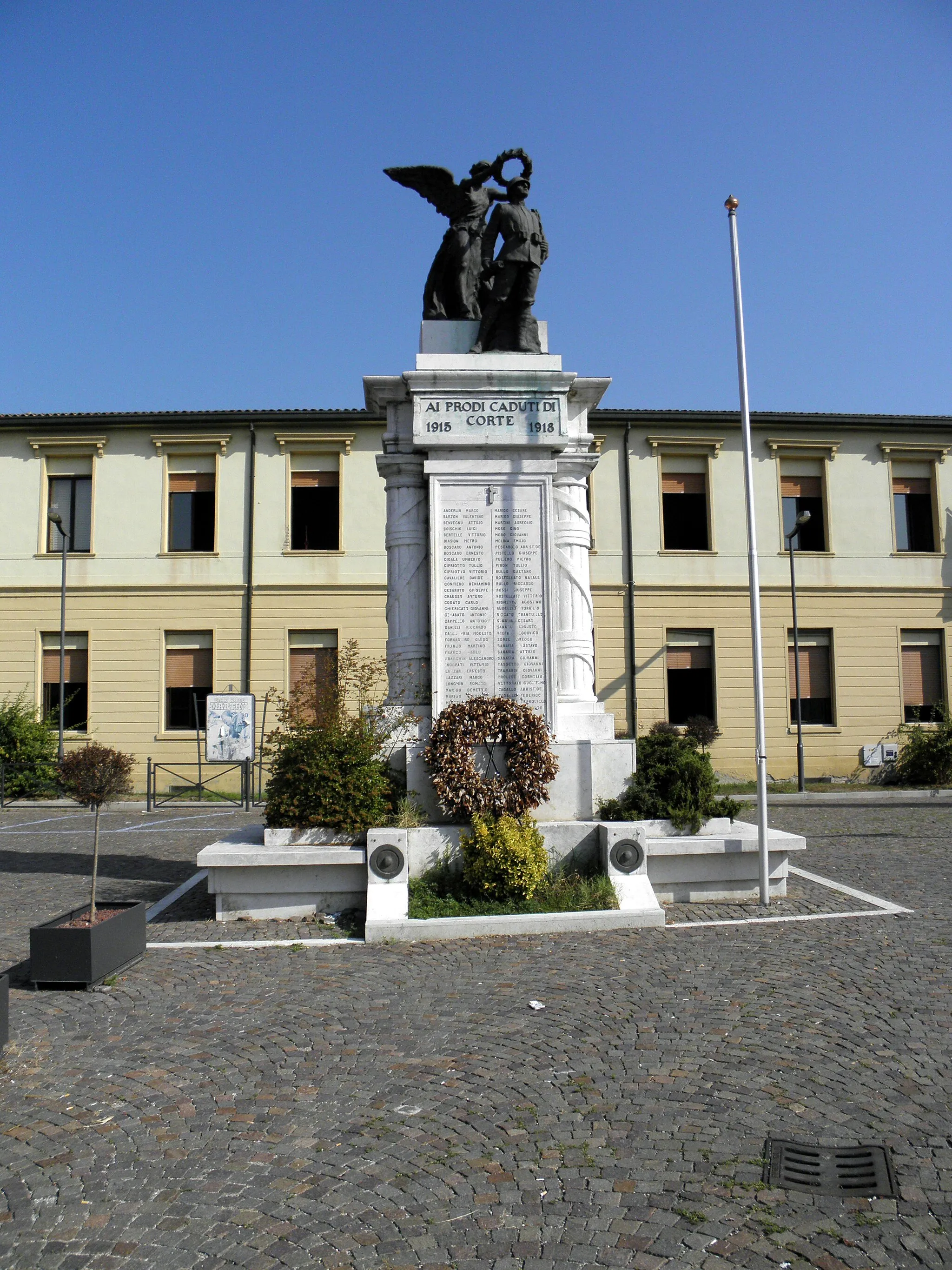 Photo showing: Corte, frazione di Piove di Sacco: il monumento ai caduti.