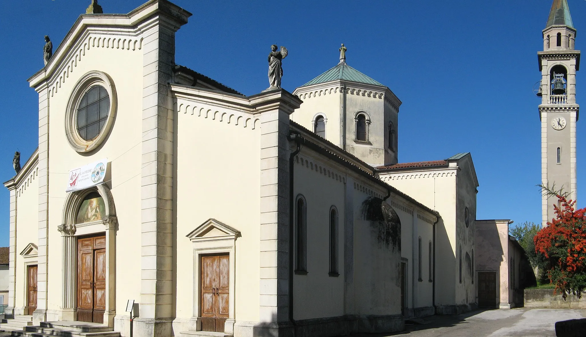 Photo showing: Chiesa di S. Stefano e campanile, XX secolo, sede parrocchiale della frazione di Vo', Brendola (VI)