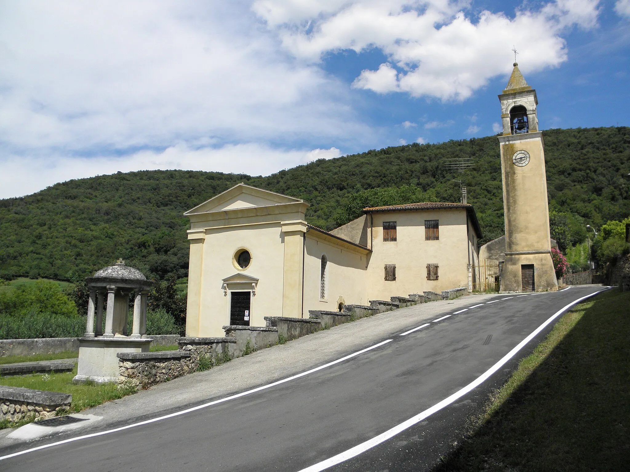 Photo showing: Campolongo, frazione di Val Liona e già frazione di San Germano dei Berici: complesso della chiesa parrocchiale di Sant'Andrea Apostolo.