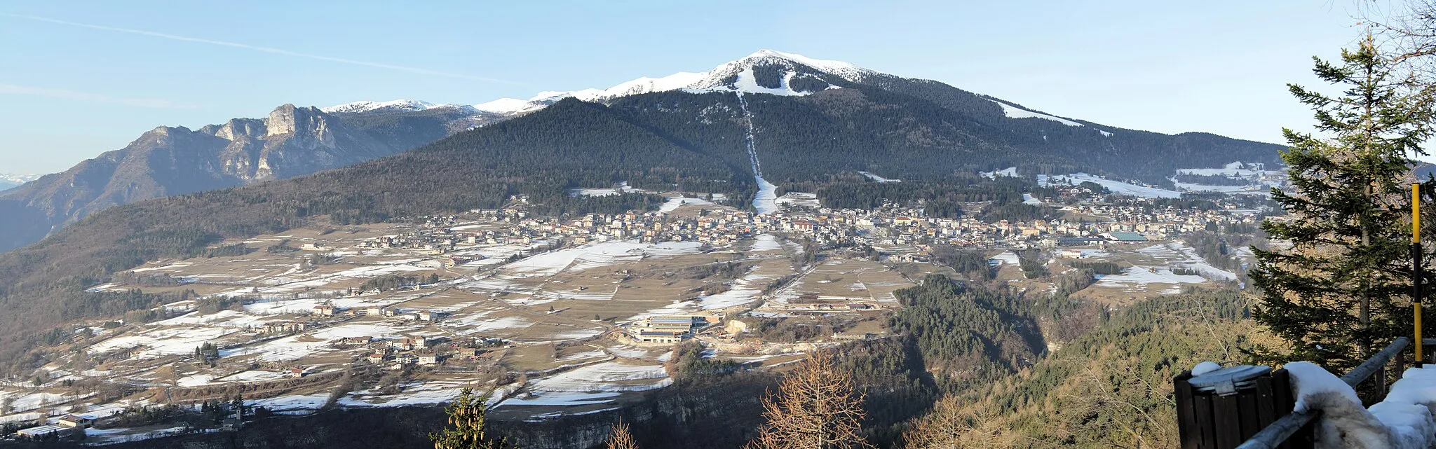 Photo showing: Folgaria (Italy): panorama of Folgaria near the village of Serrada.