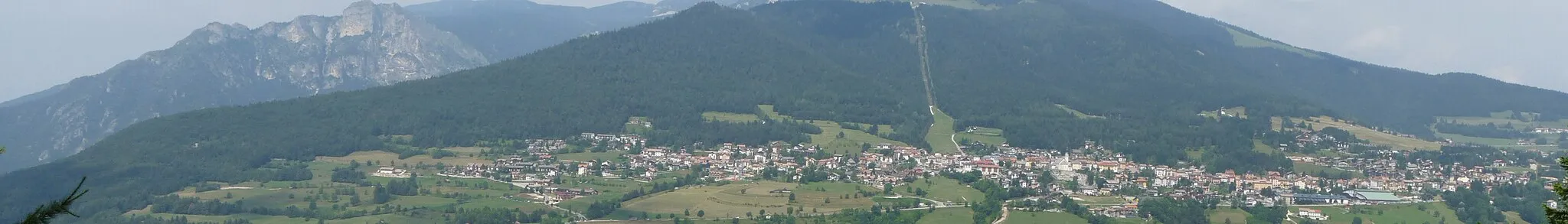 Photo showing: Folgaria (Italy): panorama of Folgaria near the village of Serrada.