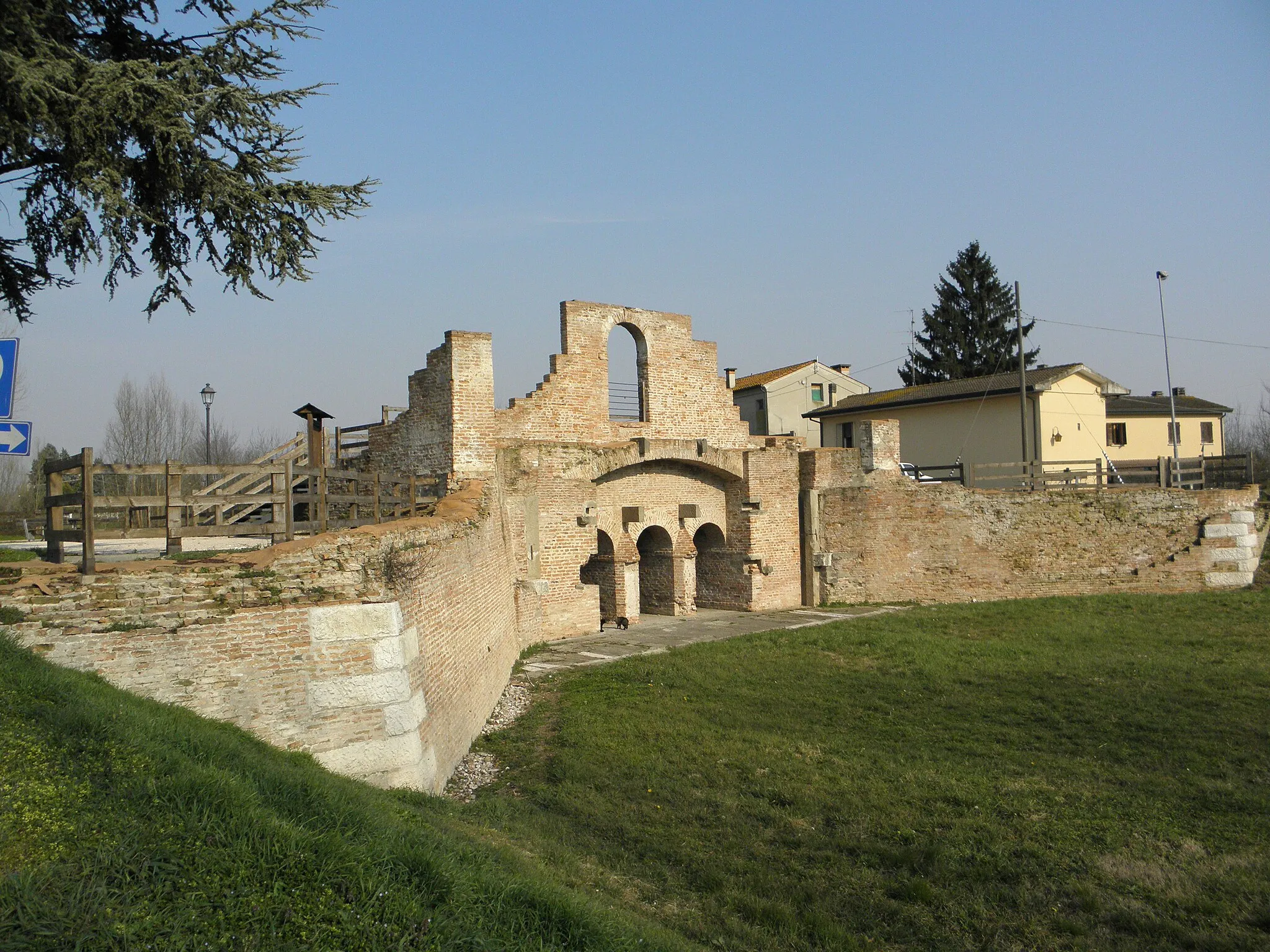Photo showing: Sant'Urbano, antica chiusa della Rotta Sabadina nei pressi di Villa Rezzonico, tra Via Rotella e Via Coronella.