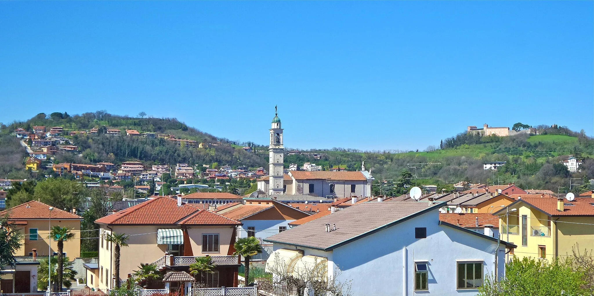 Photo showing: Vista sul centro urbano di Montebello, in provincia di Vicenza