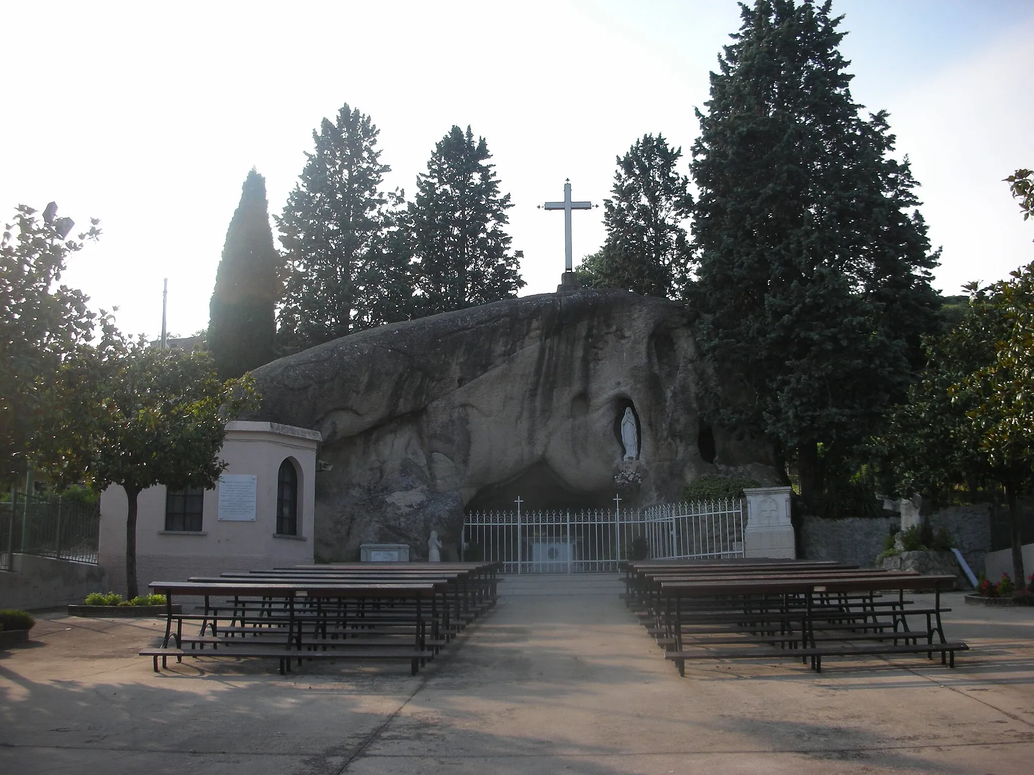 Photo showing: Picture of Lourdes Cave.