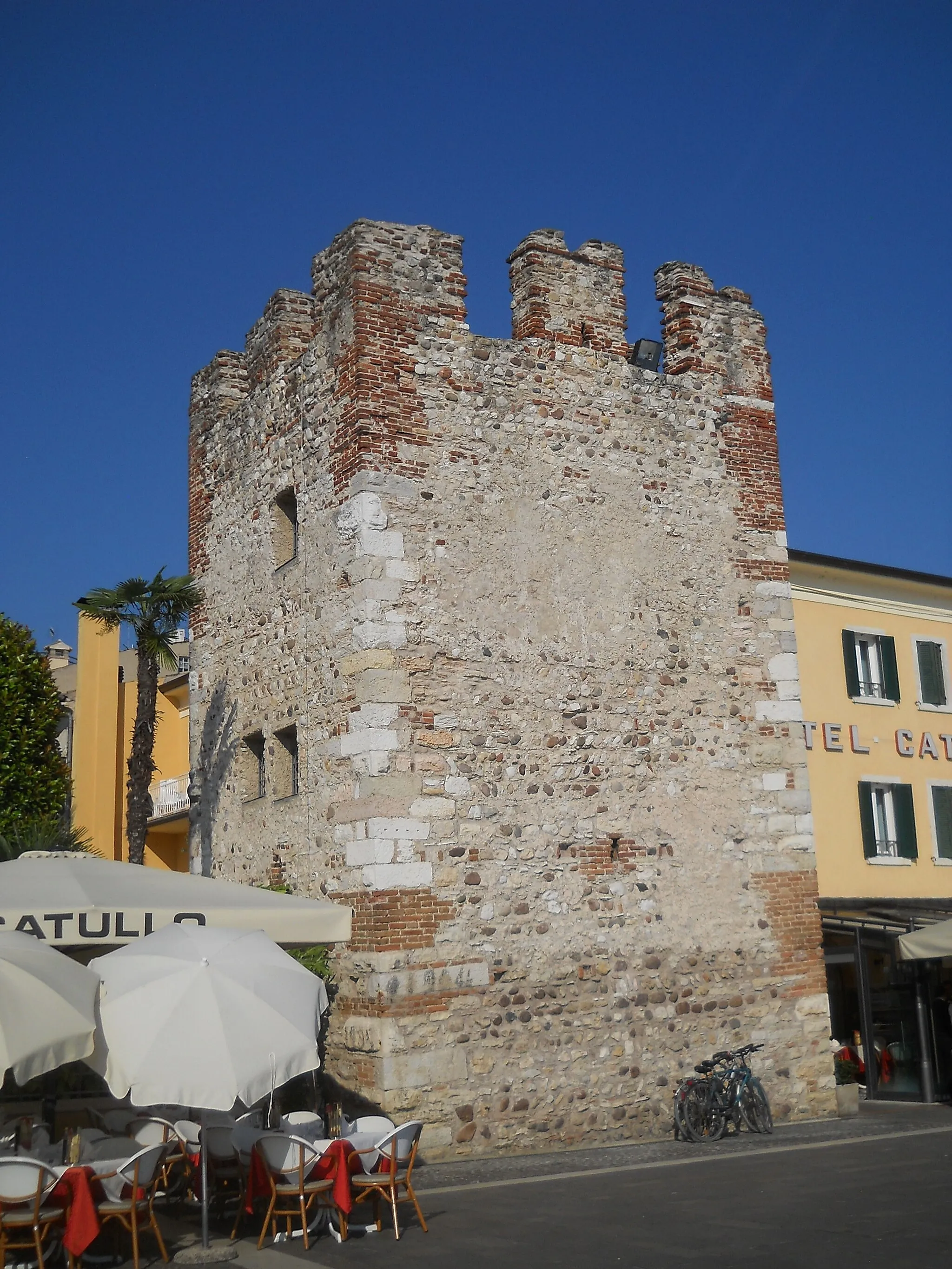Photo showing: Resti delle fortificazioni di Bardolino