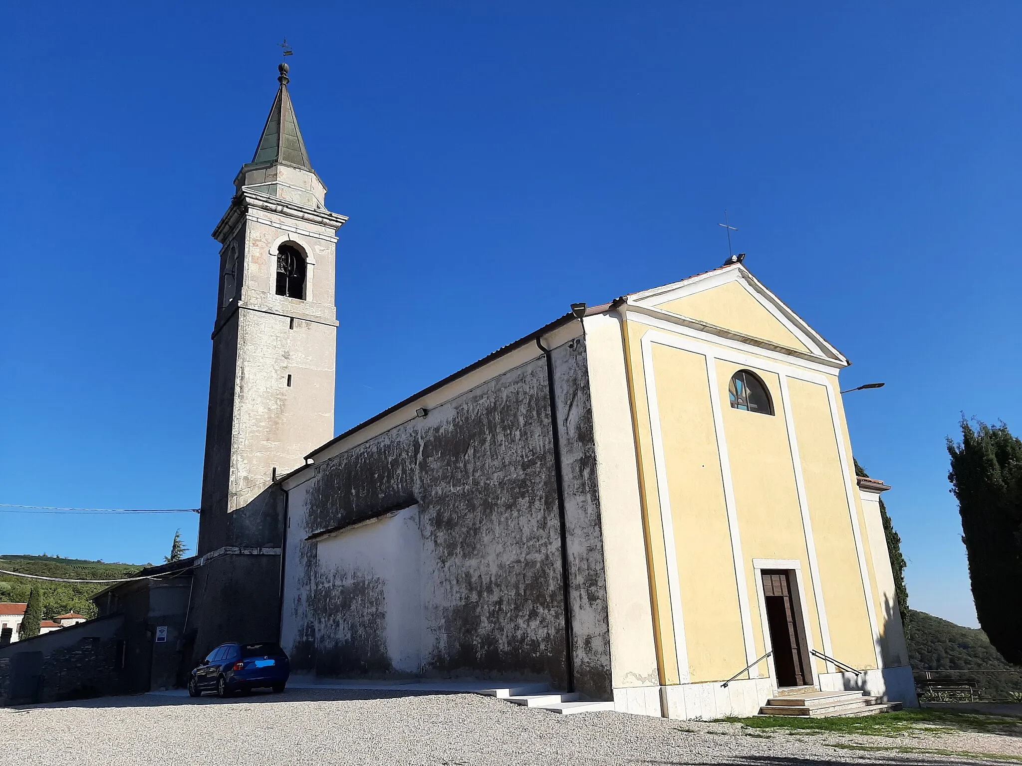 Photo showing: Chiesa parrocchiale di S. Bernardo Abate in Campiano di Cazzano di Tramigna (VR).