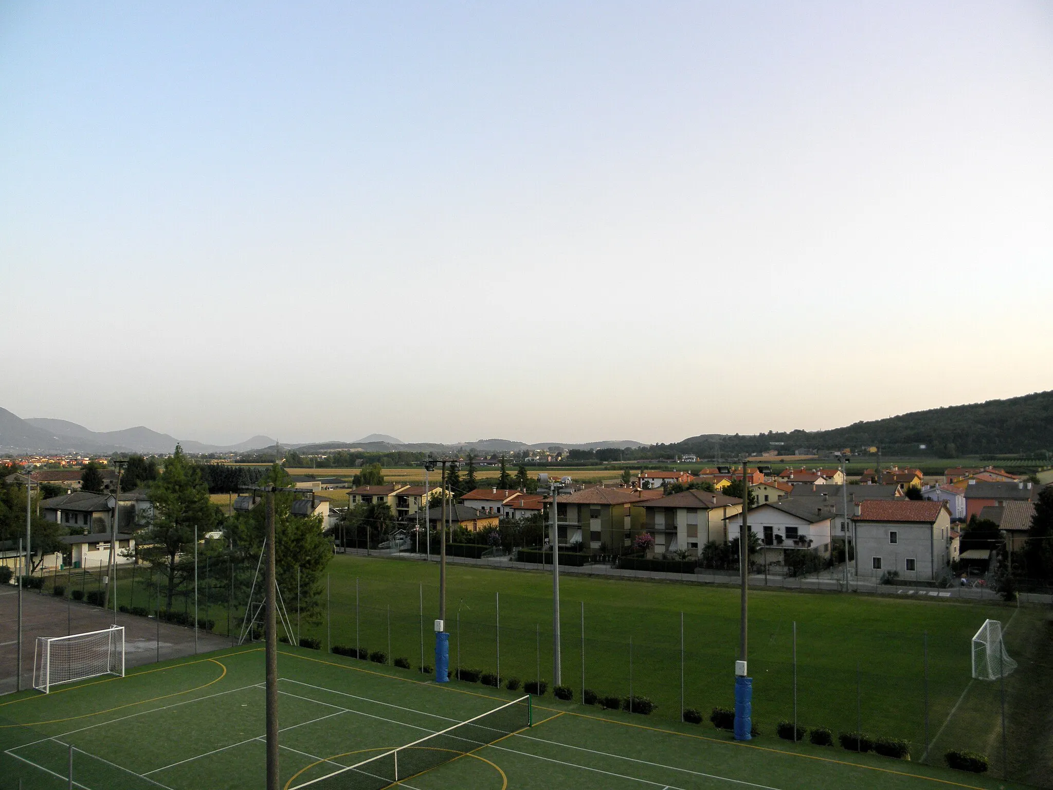 Photo showing: Nanto; veduta del paese dal piazzale della chiesa parrocchiale di Santa Maria Annunziata.