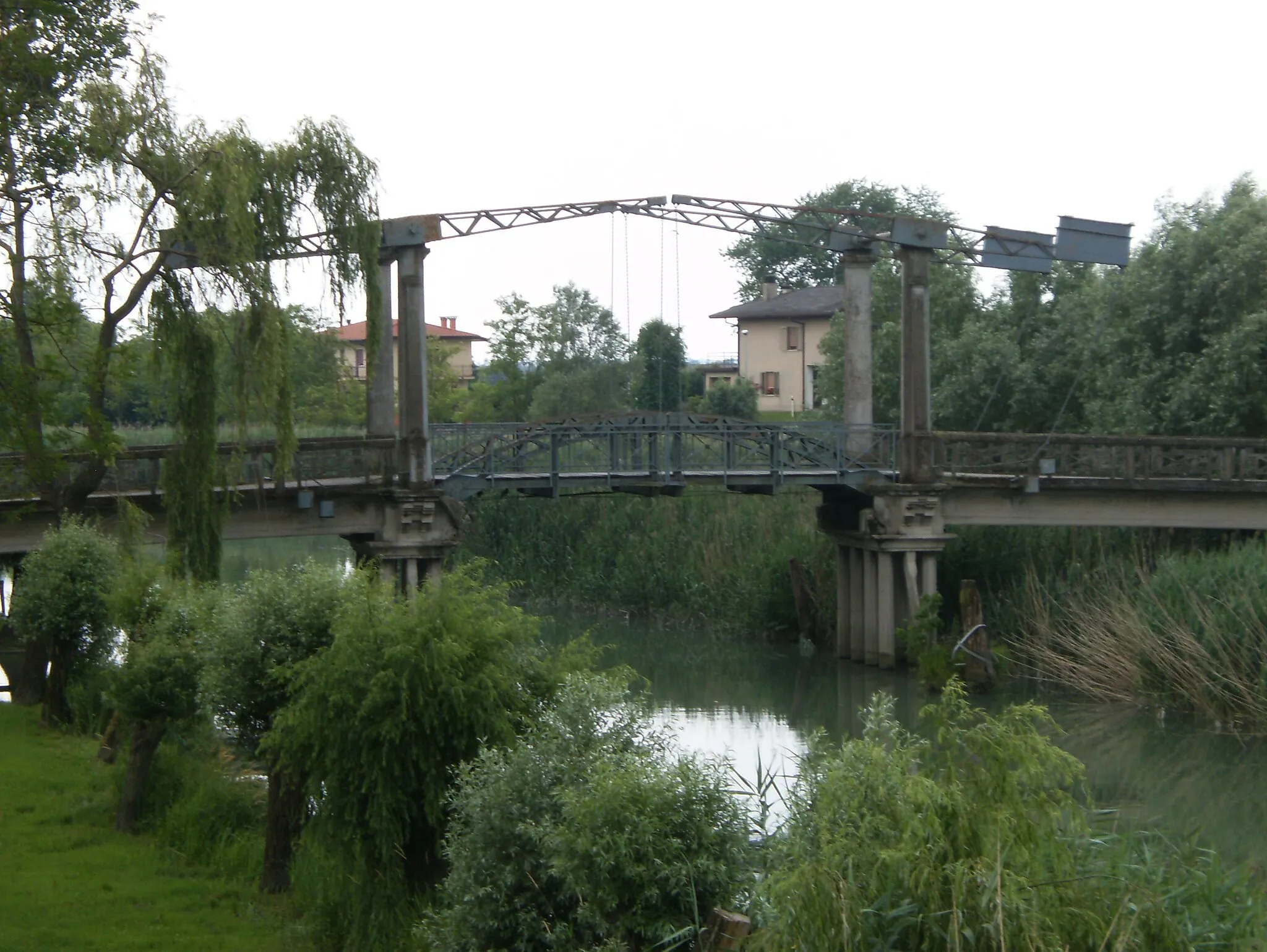 Photo showing: Drawbridge, Caposile, Jesolo, Venice, Veneto, Italy.