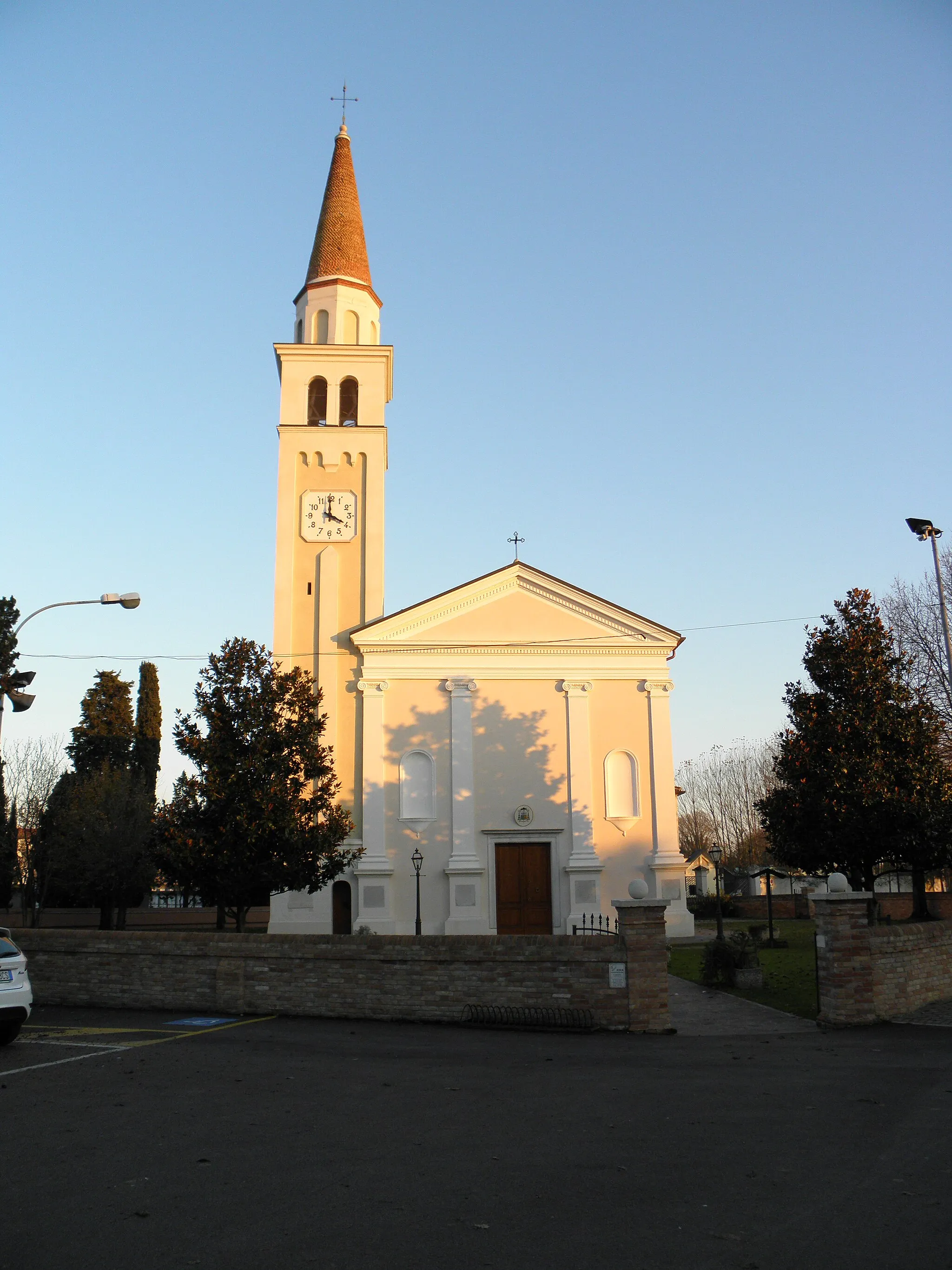 Photo showing: Biancade, frazione di Roncade: la chiesa parrocchiale di San Giovanni Battista.