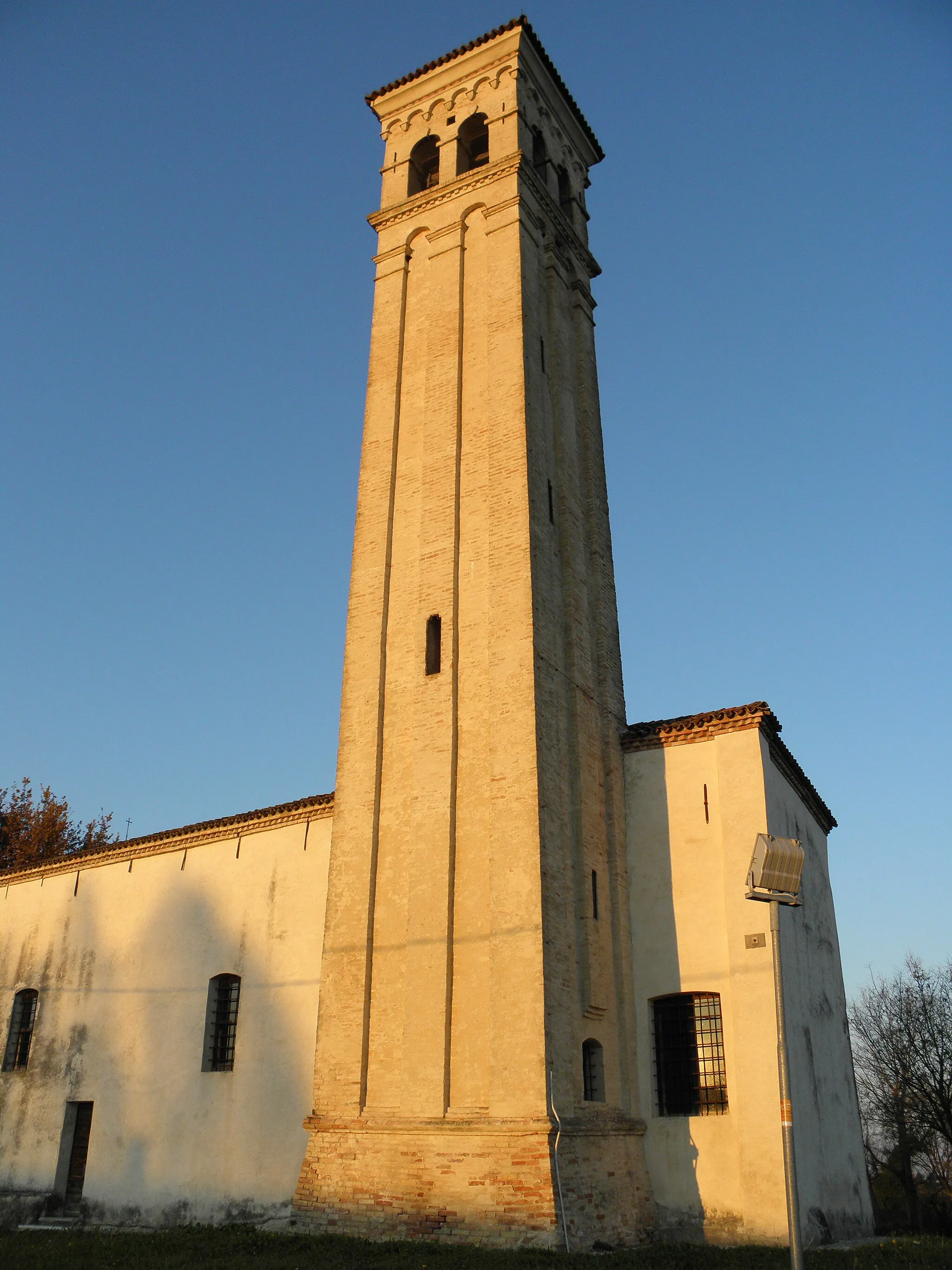 Photo showing: Biancade, frazione di Roncade, il campanile della chiesa di Santa Maria di Castello.