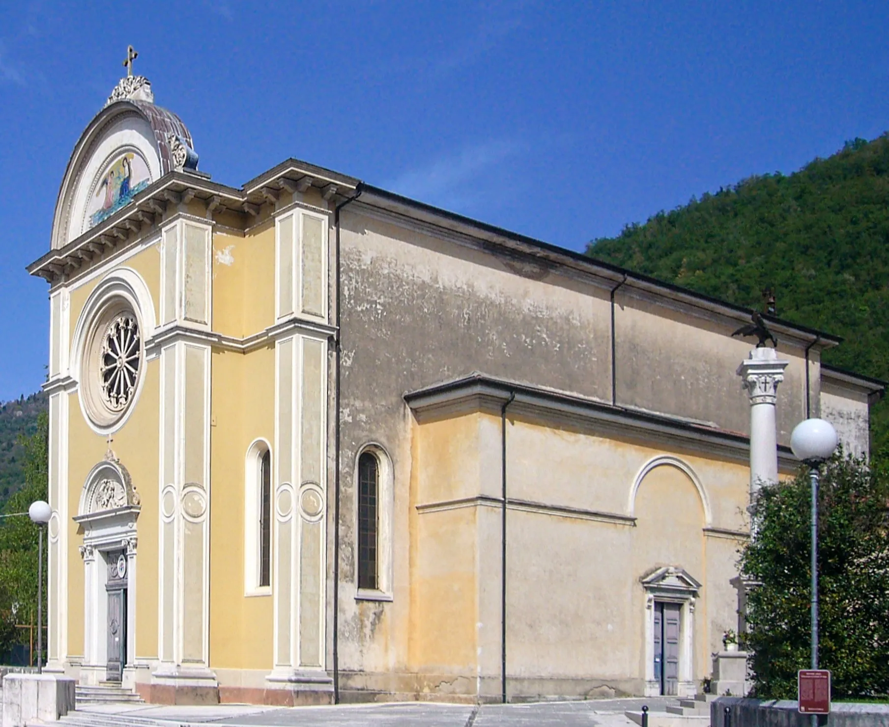 Photo showing: La chiesa parrocchiale di San Giorgio Martire a Lago