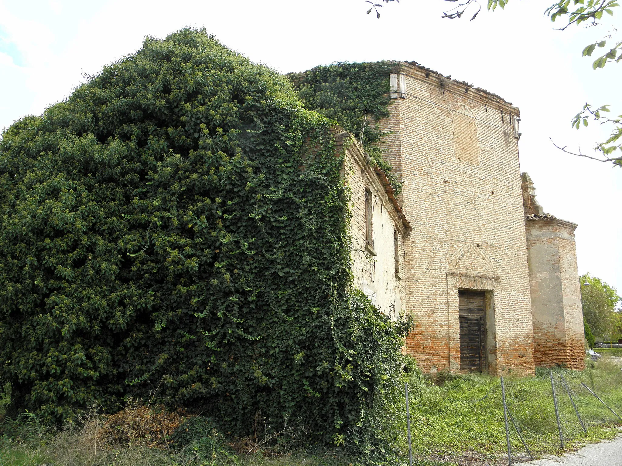 Photo showing: Buso, frazione di Rovigo: la vecchia chiesa parrocchiale di San Marco.