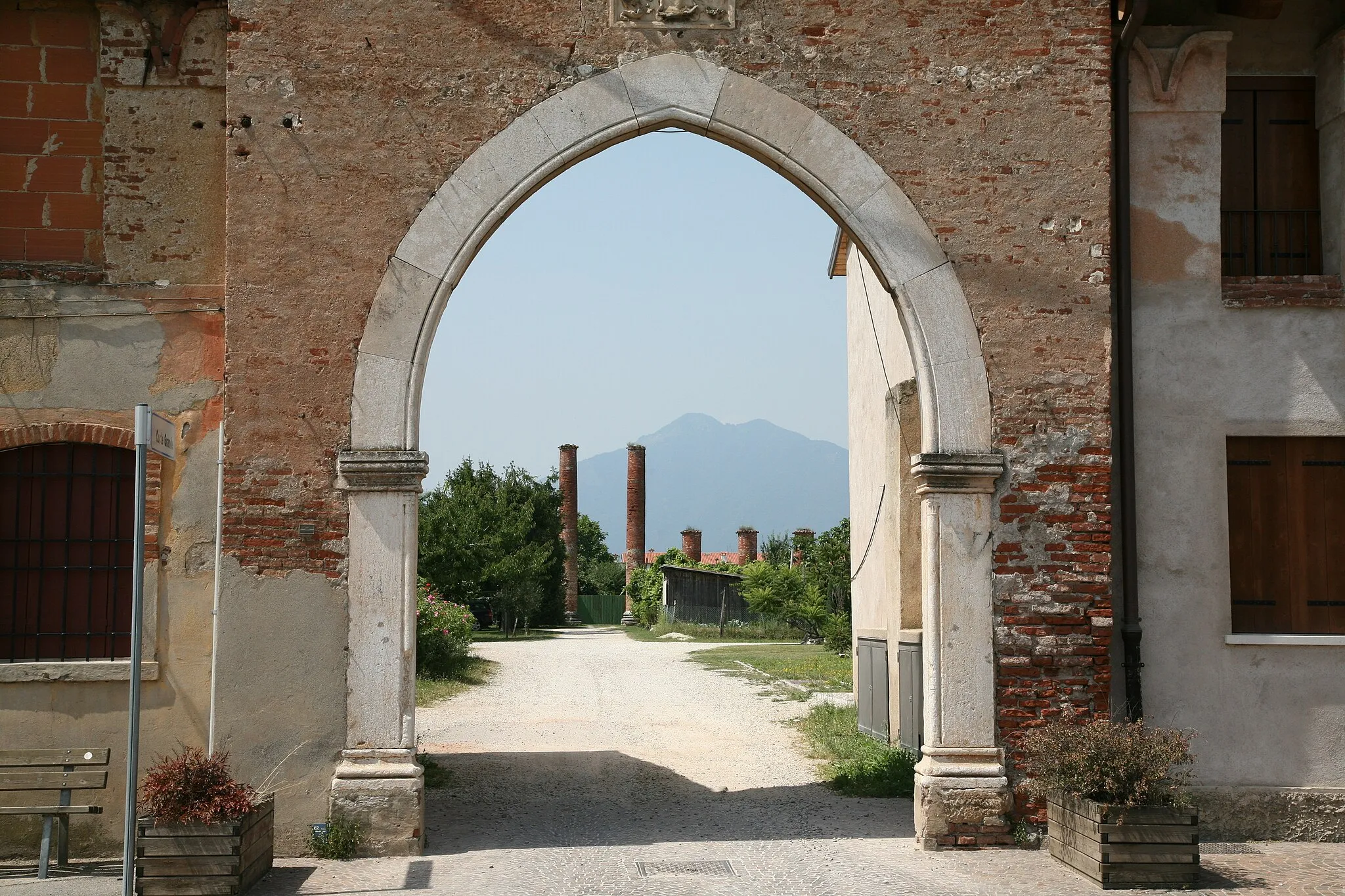 Photo showing: Only columns exists of the villa Palladio concieved on behalf of  Iseppo Porto: