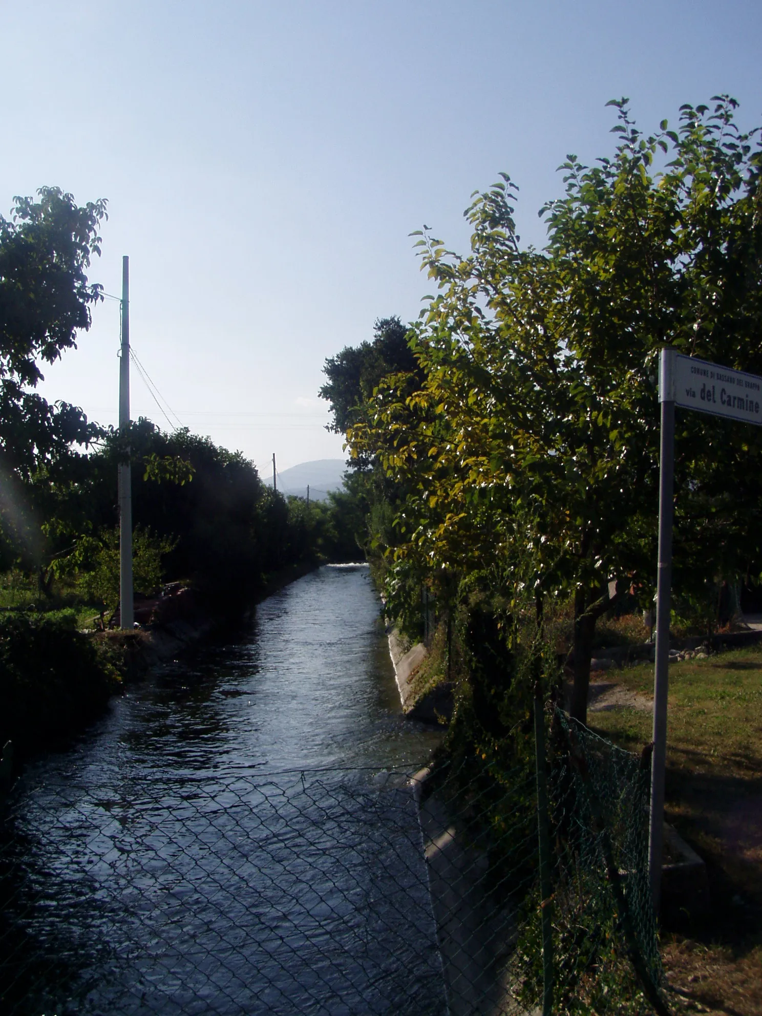 Photo showing: Rosta Rosà flowing out from Parco delle Rogge, near Bassano del Grappa municipality's practical exclaves  in Rosà municipality