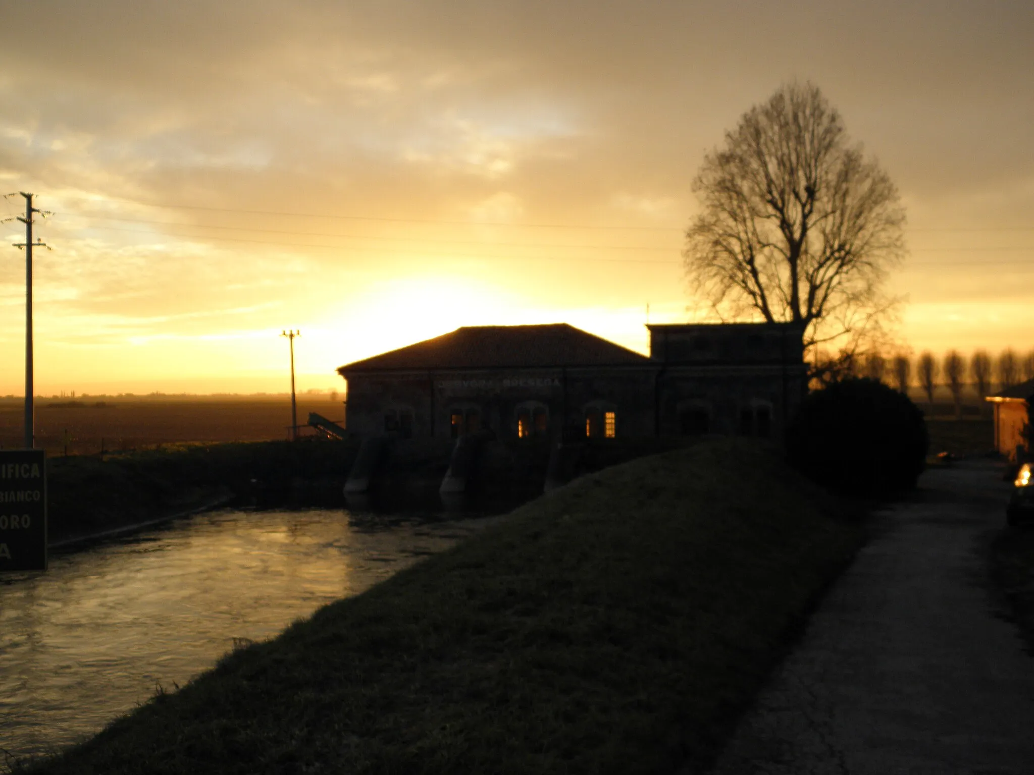 Photo showing: Botti Barbarighe, municipality of Pettorazza Grimani: Idrovora Bresega (Bresega water pumping station).