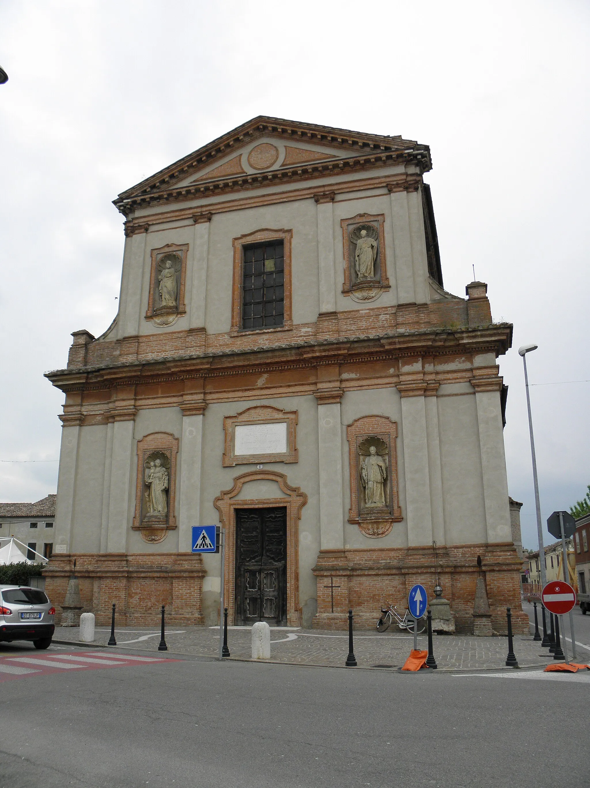Photo showing: Porotto, frazione di Ferrara: la chiesa parrocchiale dei Santi Filippo e Giacomo.