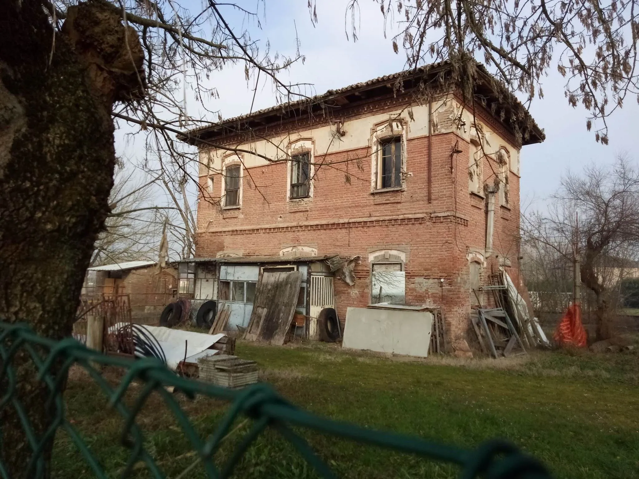 Photo showing: Ex stazione ferroviaria di Porotto