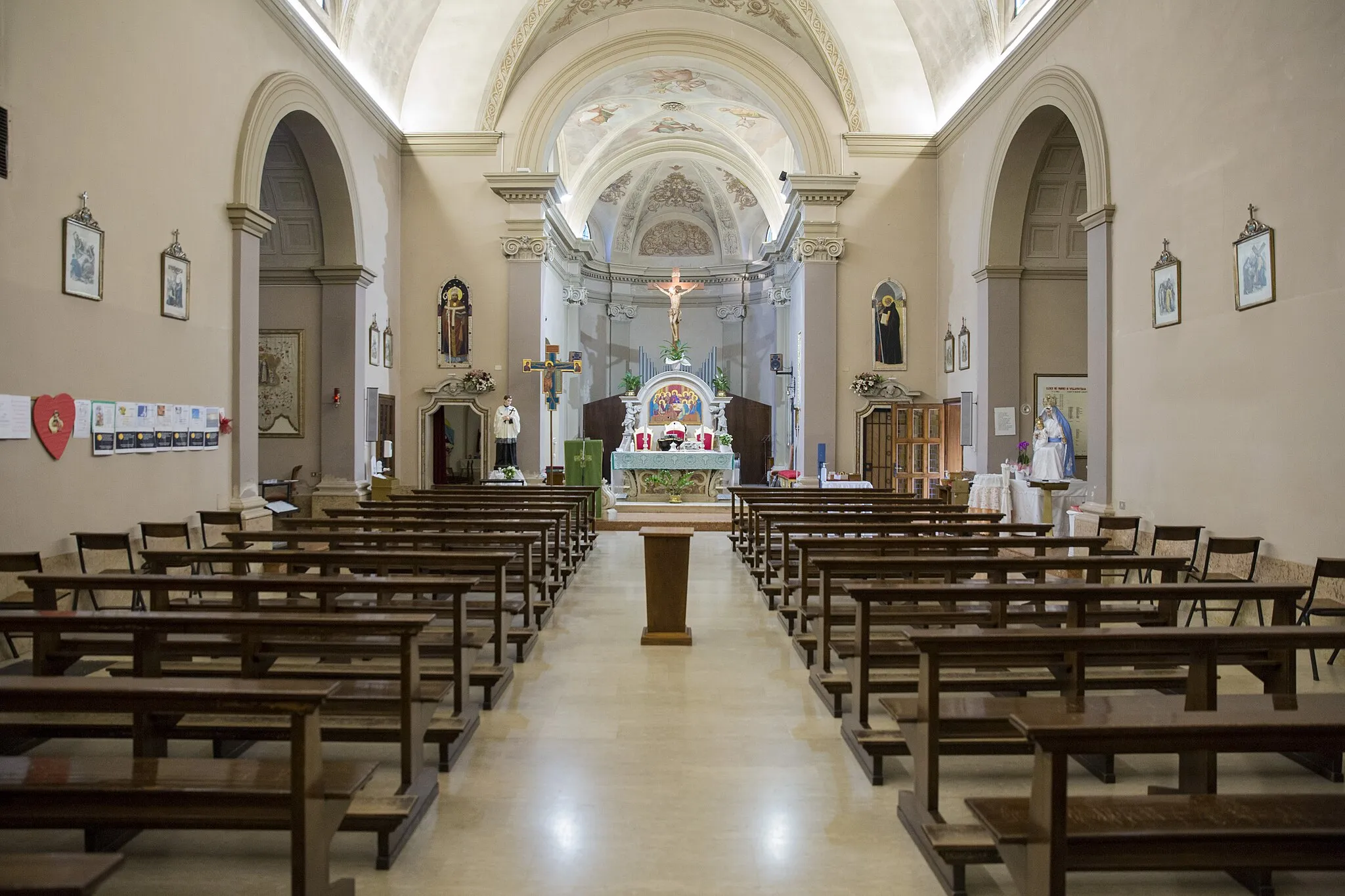 Photo showing: Interno della Chiesa parrocchiale di Villafontana