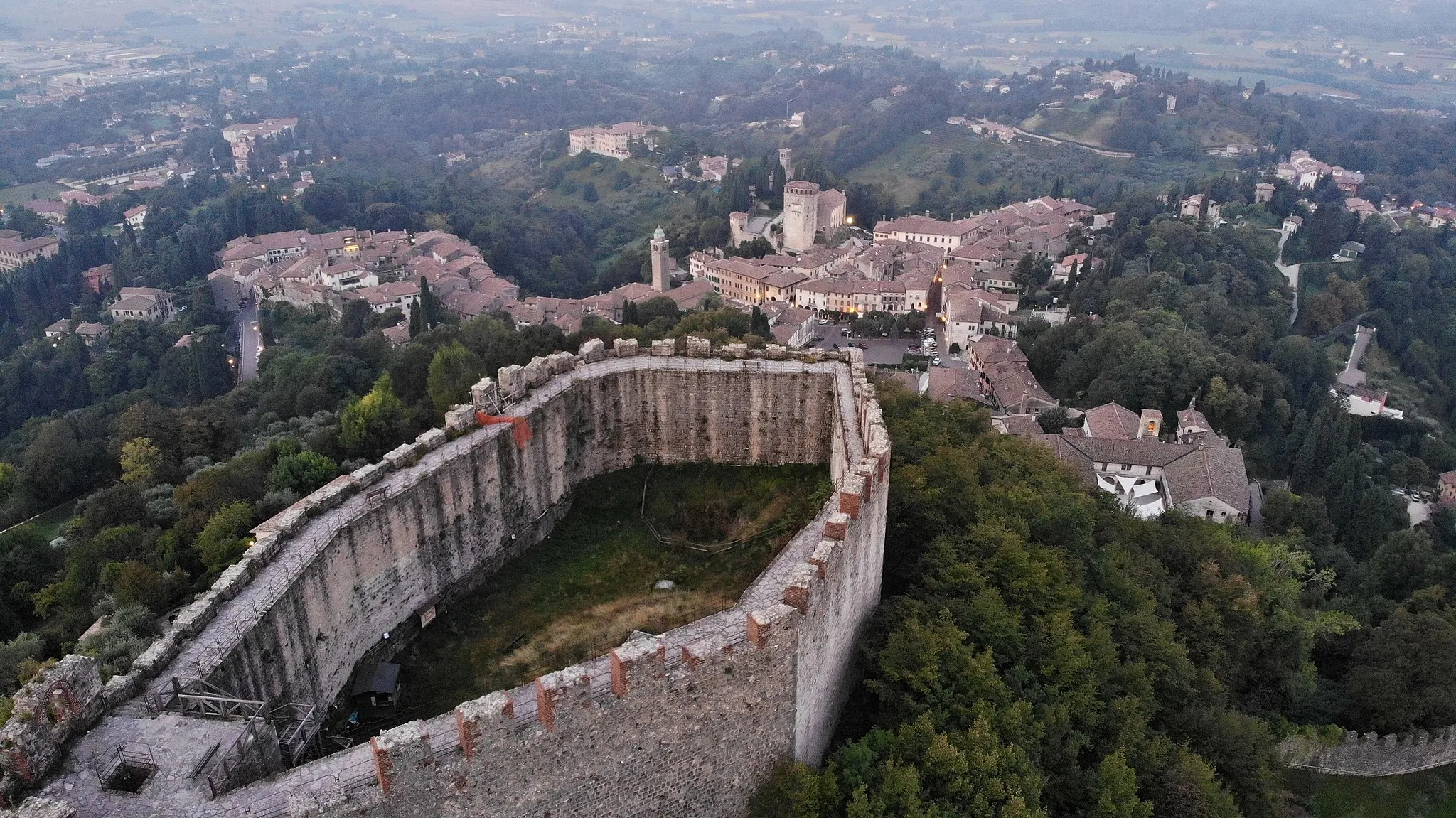 Photo showing: Panoramic view on Asolo and its fortification