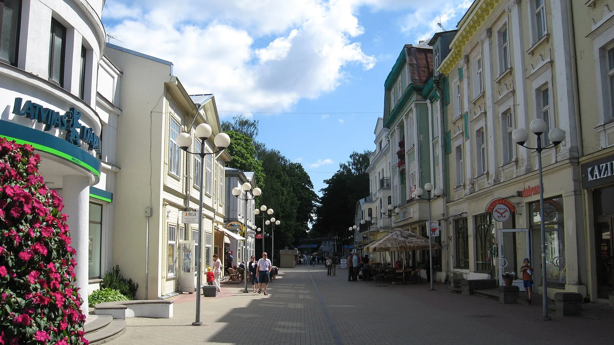 Photo showing: Pedestrian street in Jūrmala, Latvia.