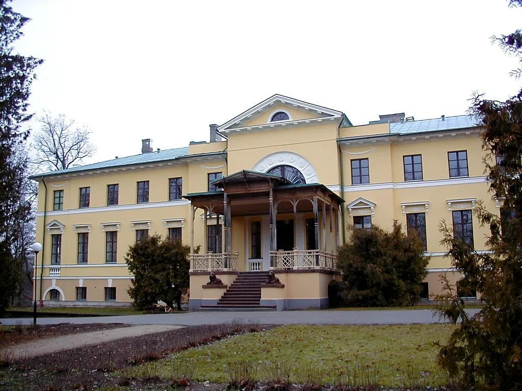 Photo showing: Naukšēni Manor