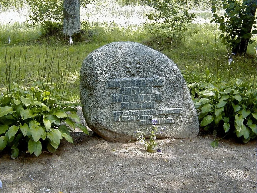 Photo showing: Kārķi, piemineklis represētajiem 2000-08-05