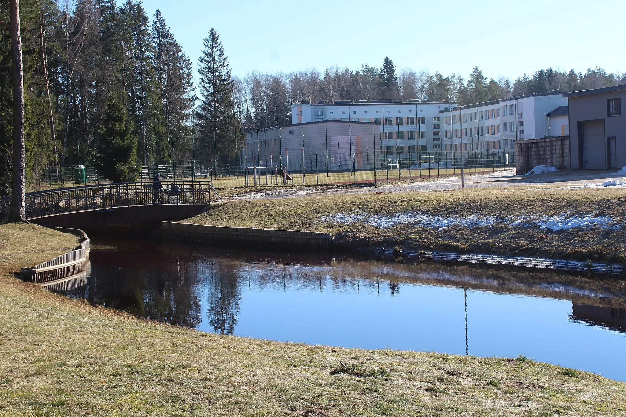 Photo showing: Vangaži, 2022-03-01, river Straujupīte and Vangaži high school