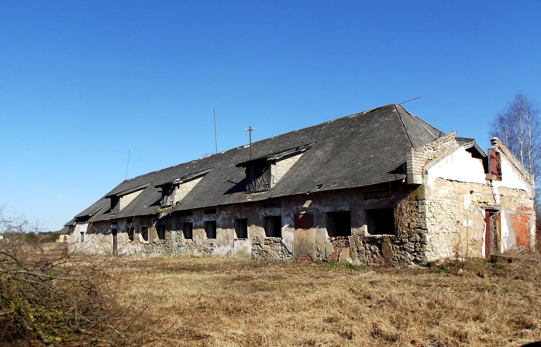 Photo showing: Rudzu muižas saimniecības ēka
