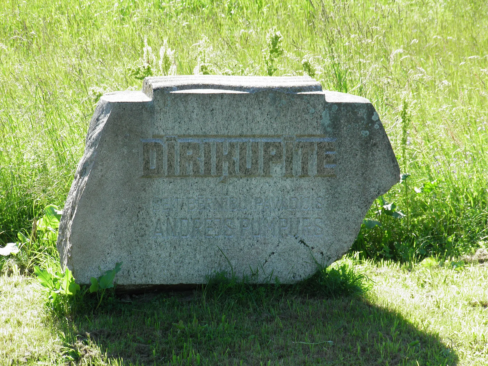 Photo showing: Дирикупите. Памятный камень А. Пумпурсу