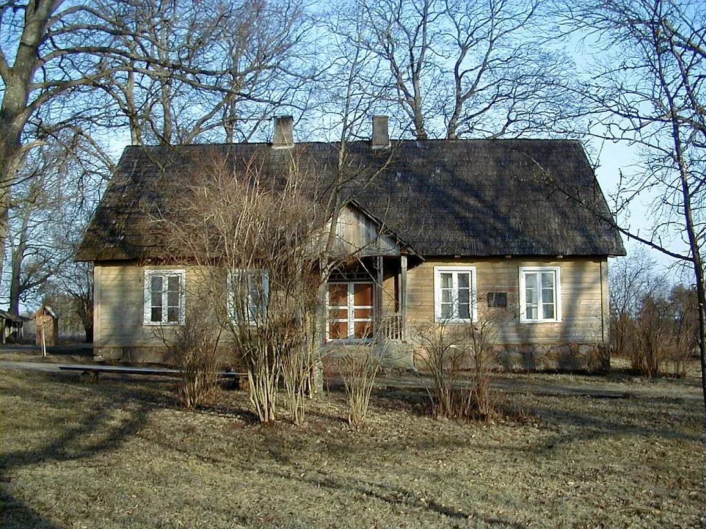 Photo showing: Mucenieki - Doku Ata muzejs Dzelzavas pagastā 2003-04-18