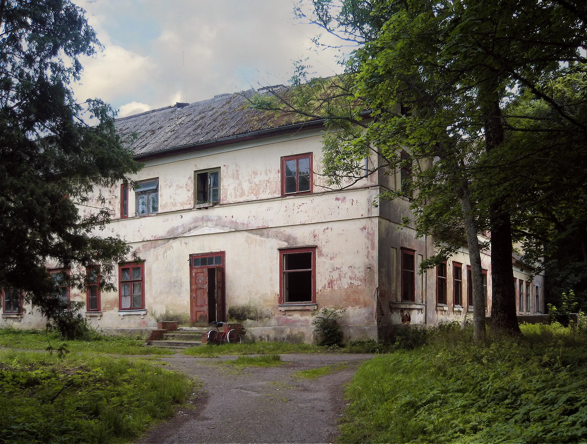 Photo showing: Lubezeres muižas kungu māja