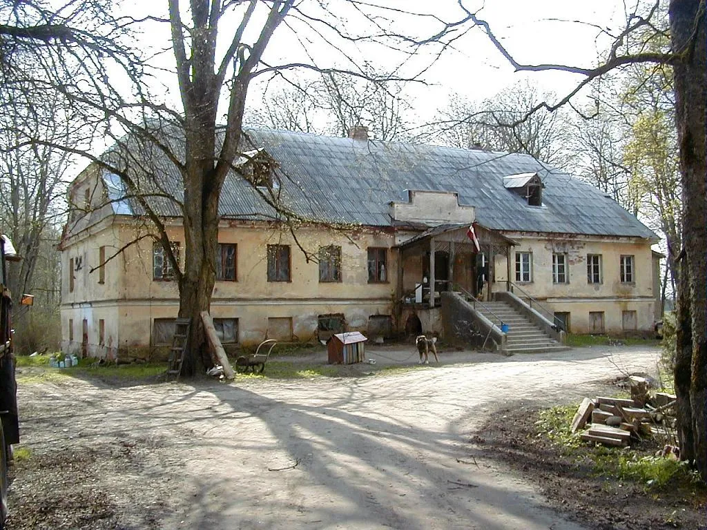 Photo showing: Upenieku muiža (Upesmuiža) 2001-05-01