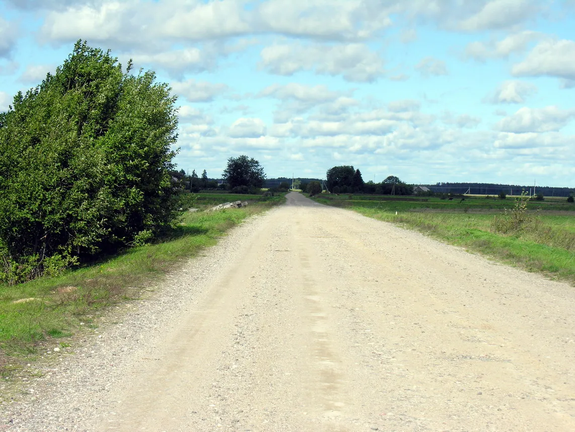 Photo showing: Liūliškiai Mažeikių raj., Židikų seniūnija
Vieškelis per Liūliškių kaimą

Foto: Algirdas, 2006 m. rugsėjo 9 d., Lietuva