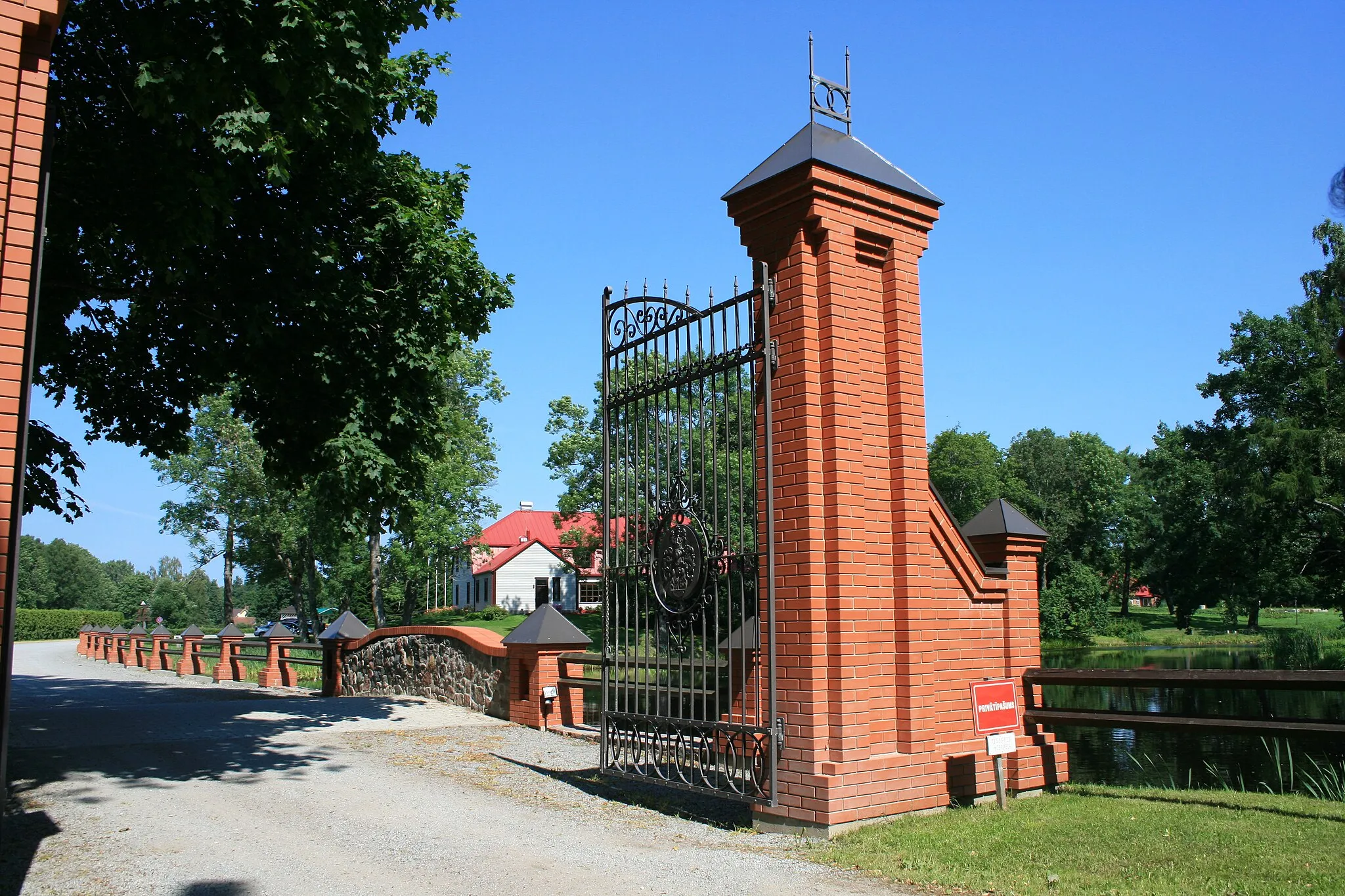 Photo showing: Minhauzena muzeja vārti Duntē