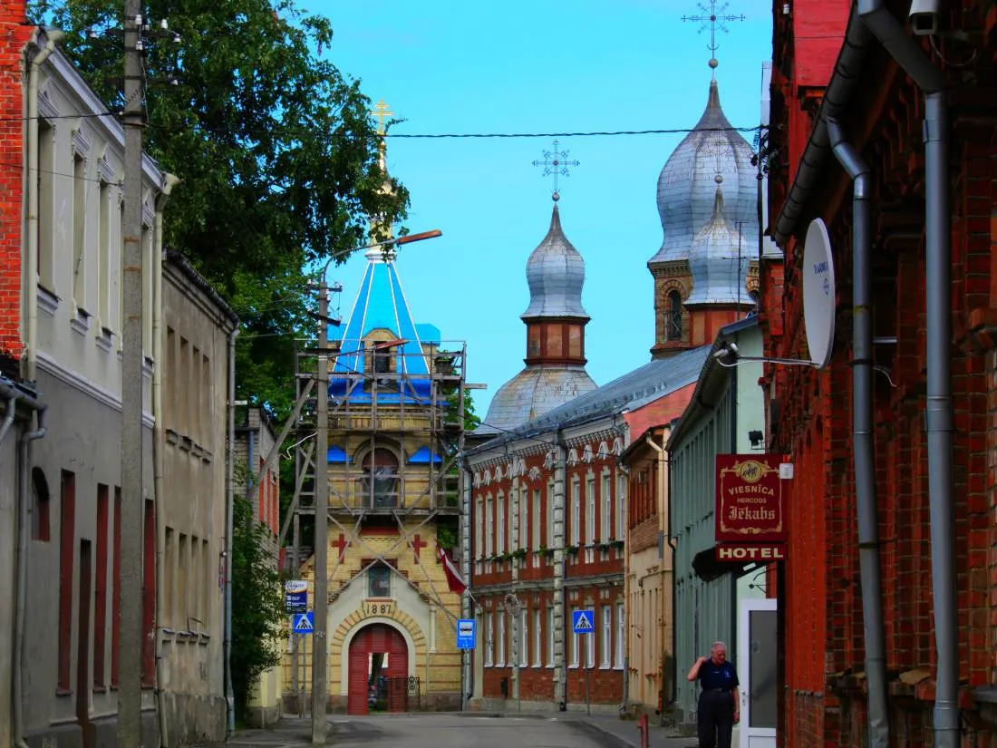 Photo showing: Jēkabpils Jēkaba iela (street) and Holy Spirit Monastery elements