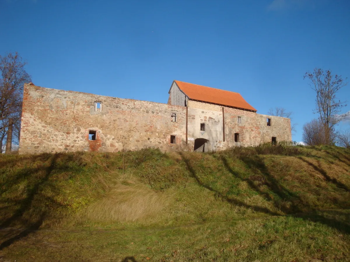 Photo showing: Aizpute castle ruins 13th century