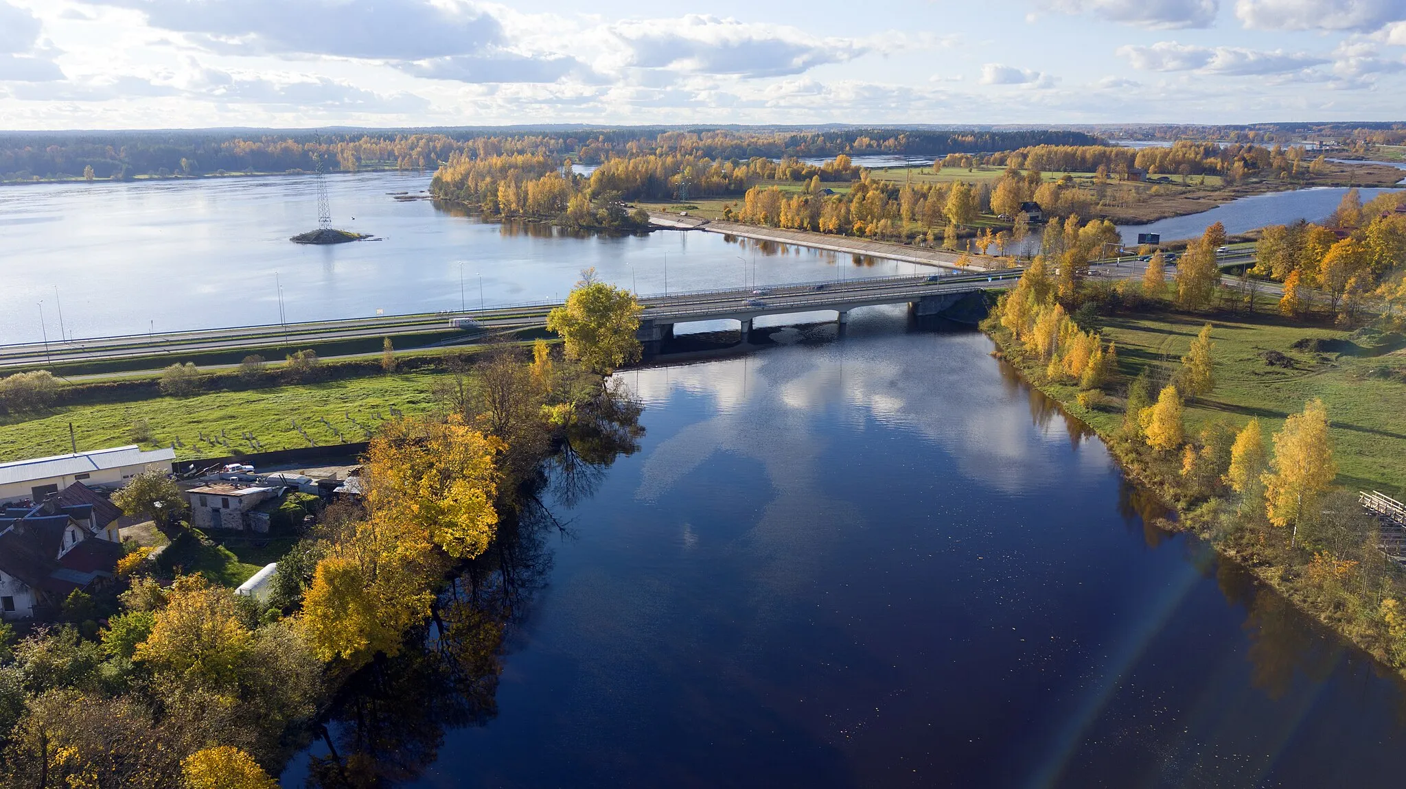 Photo showing: The confluence of the Ogre and Daugava rivers